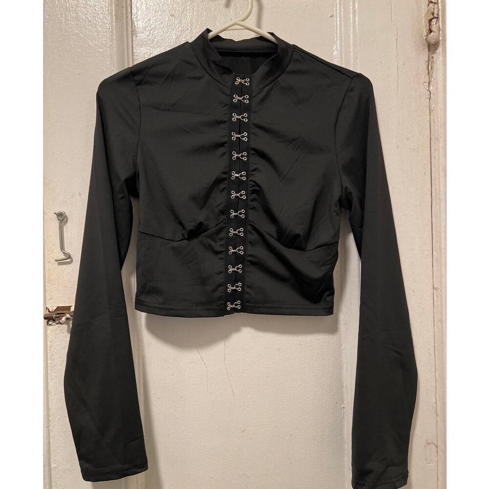 Women's Black Long Sleeve Mock Neck Hook and Eye Closure Crop Top NWOT Size M - Picture 4 of 10
